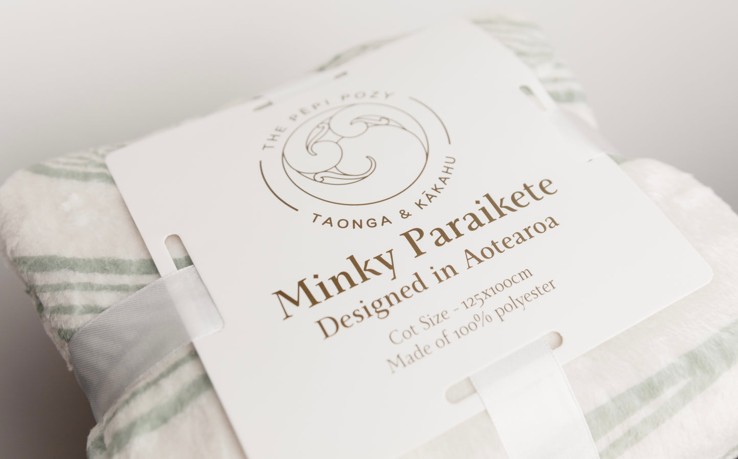 Cot Size Minky Paraikete - Kākāriki