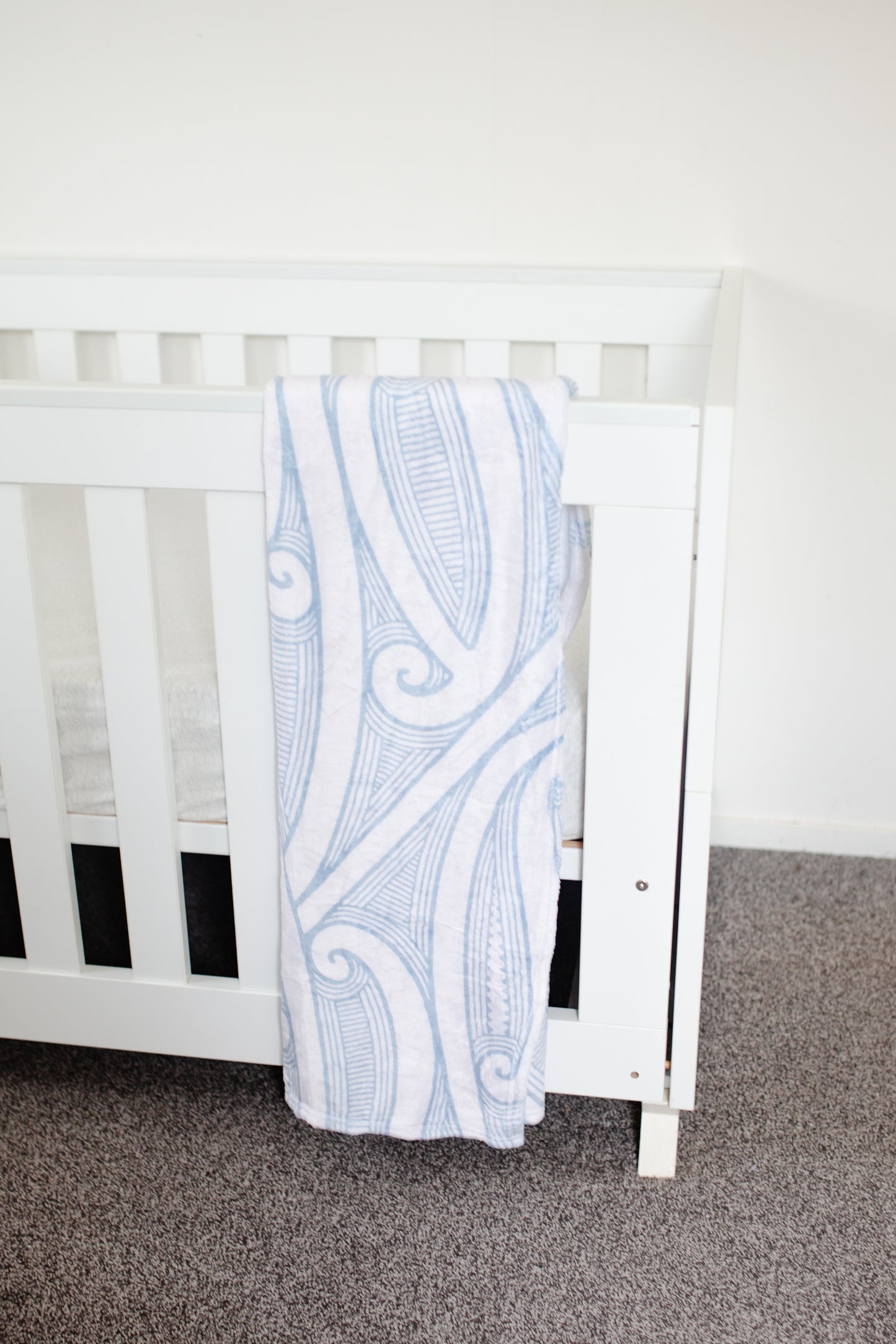 Cot Size Minky Paraikete - Kahurangi